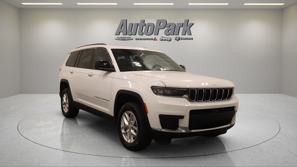 New 2026 Jeep Grand Cherokee Laredo Sport Utility