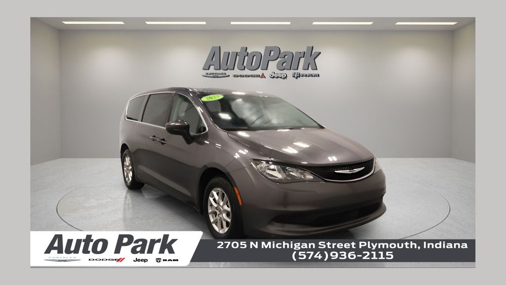 2023 Chrysler Voyager LX
