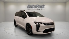 2027 Chrysler Pacifica Limited Passenger Van
