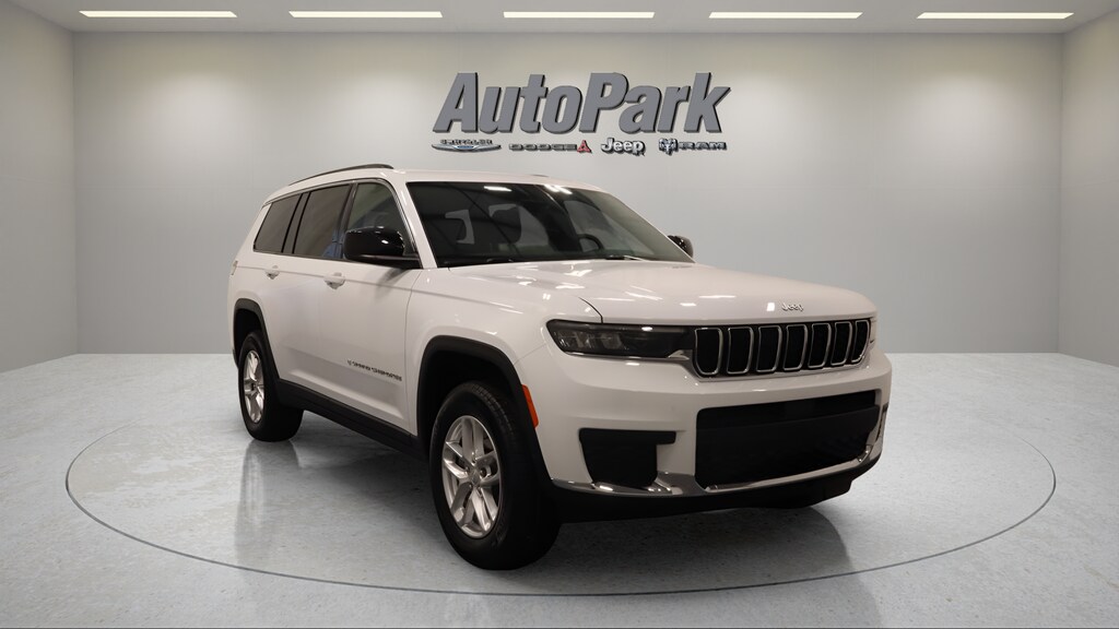 New 2026 Jeep Grand Cherokee Laredo Sport Utility