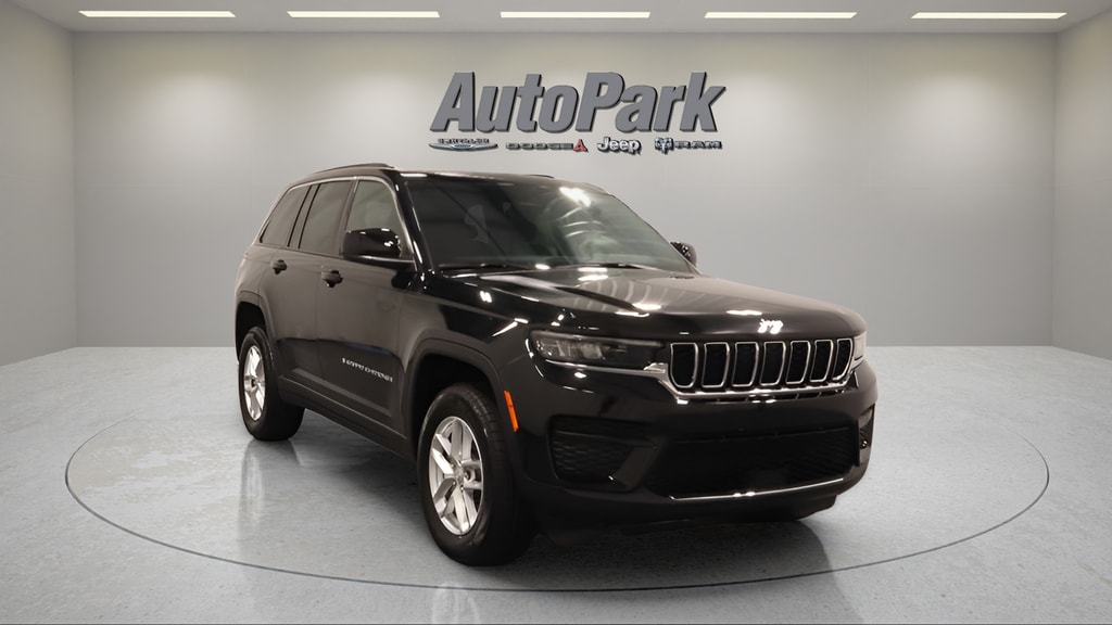 New 2026 Jeep Grand Cherokee Laredo Sport Utility