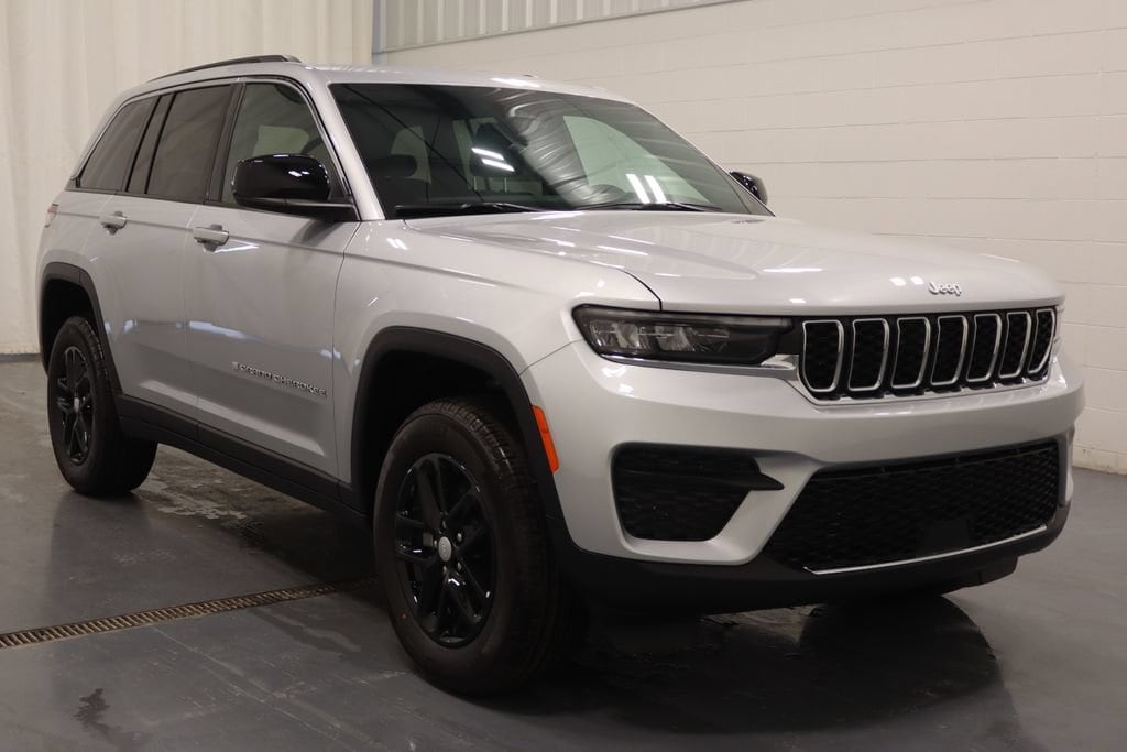 New 2026 Jeep Grand Cherokee Laredo Sport Utility
