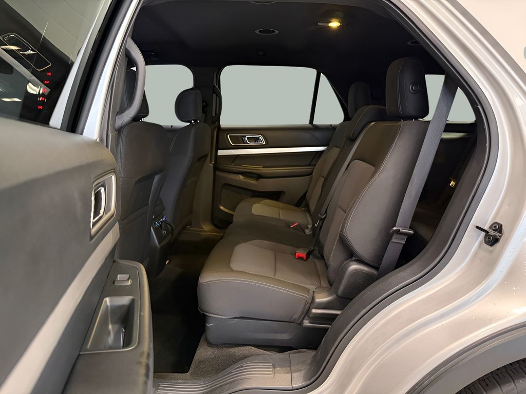 2017 Ford Explorer XLT - Photo 11
