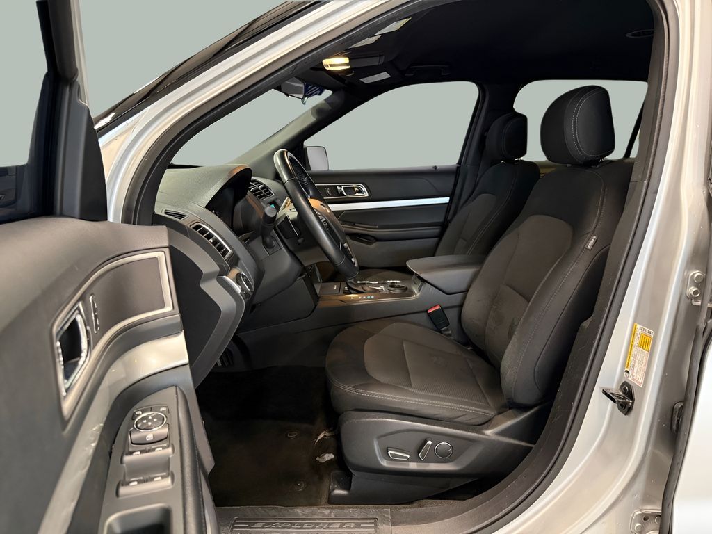 2017 Ford Explorer XLT - Photo 15