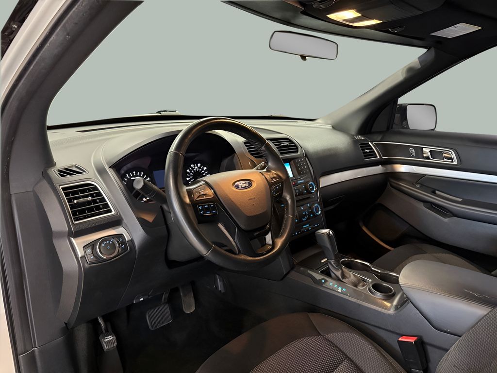 2017 Ford Explorer XLT - Photo 16