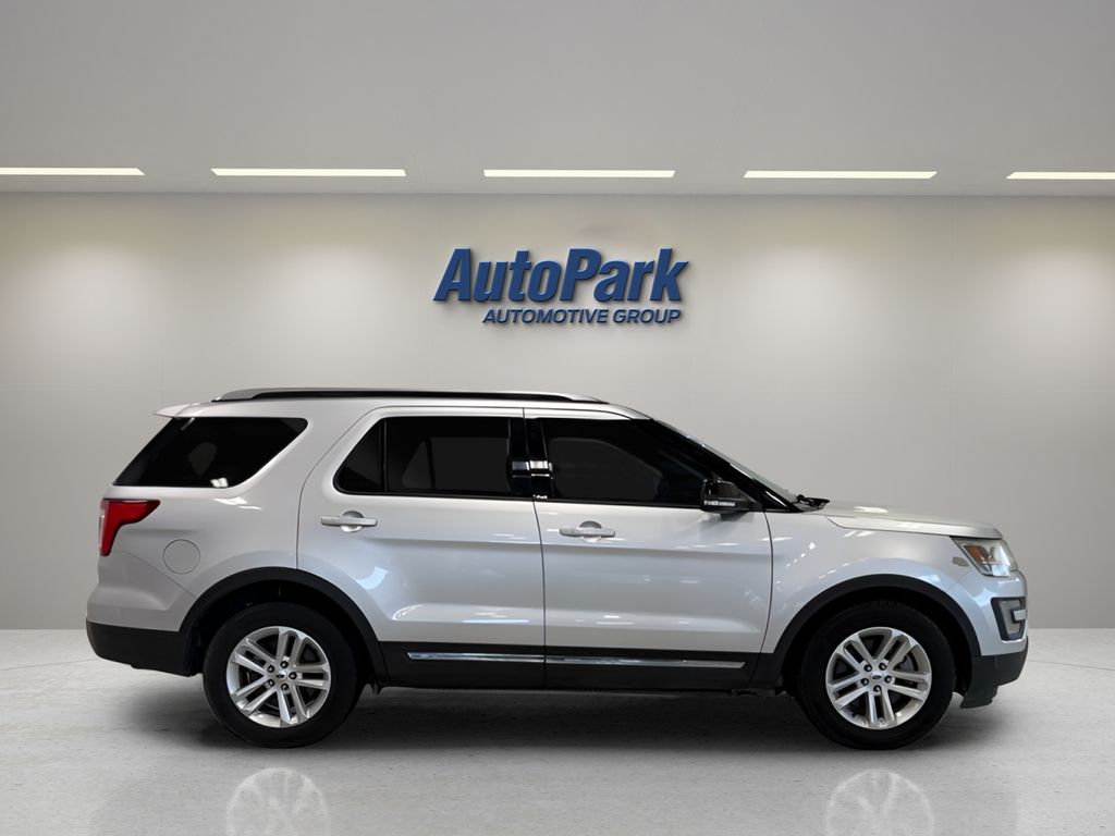 2017 Ford Explorer XLT - Photo 8