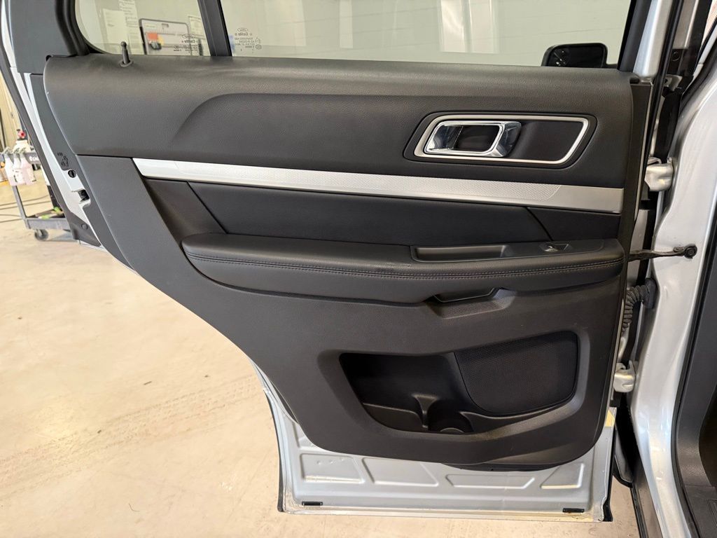2017 Ford Explorer XLT - Photo 12