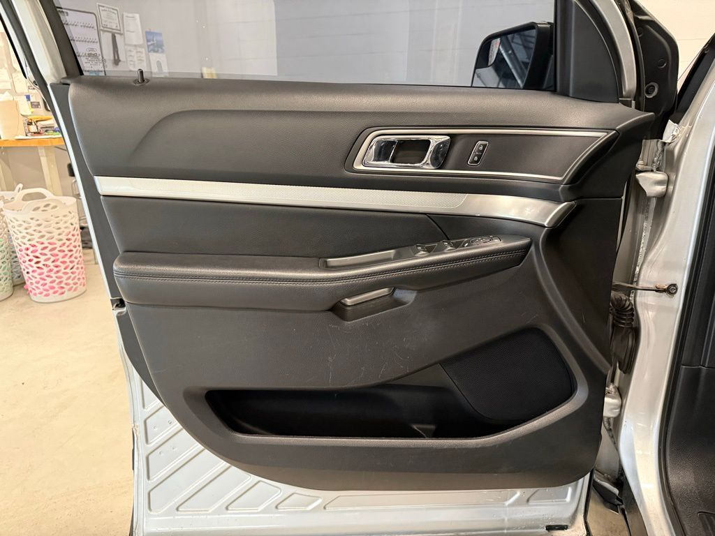 2017 Ford Explorer XLT - Photo 17