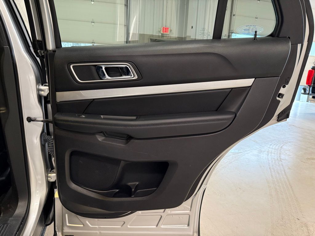 2017 Ford Explorer XLT - Photo 28