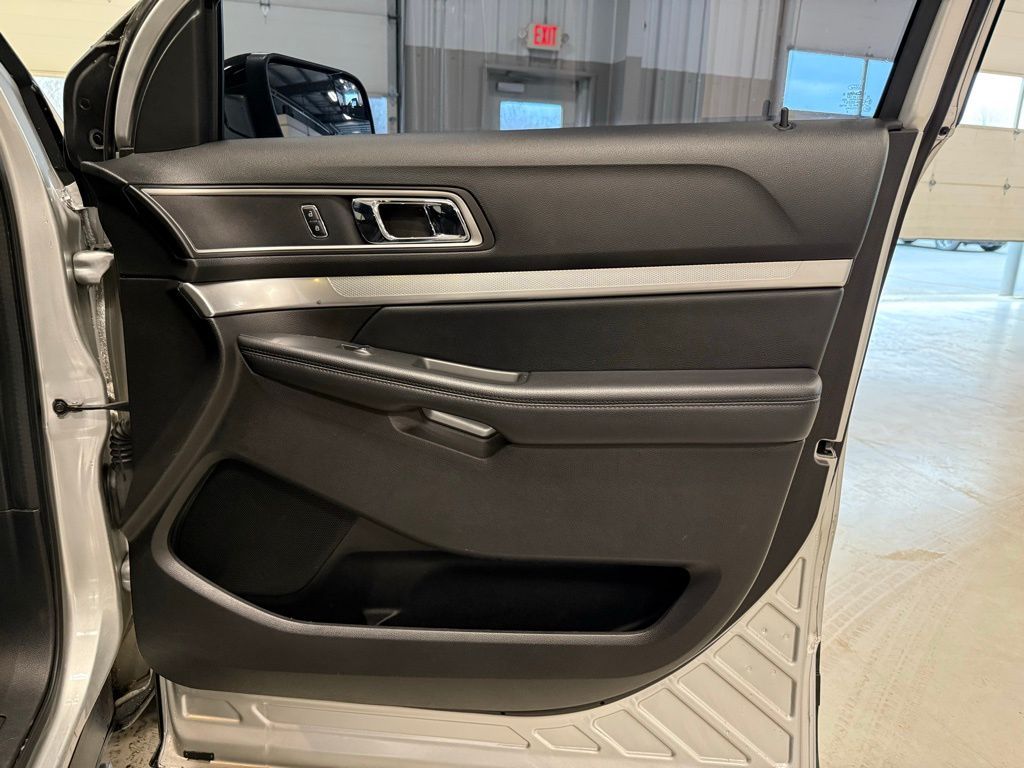 2017 Ford Explorer XLT - Photo 32