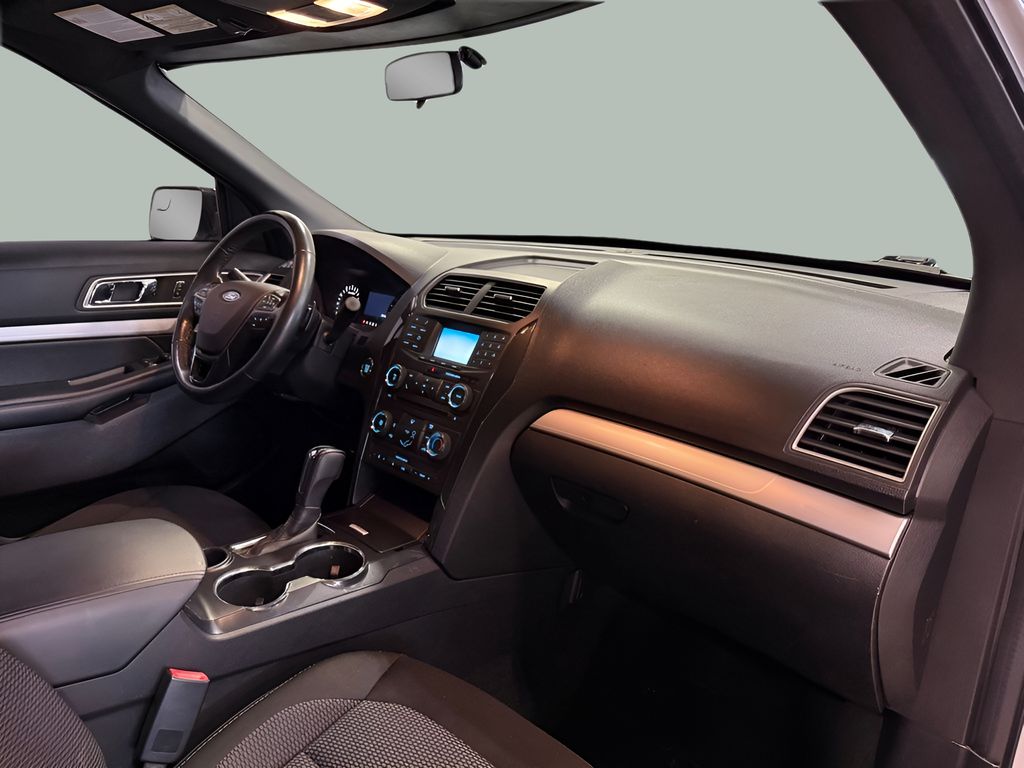 2017 Ford Explorer XLT - Photo 31