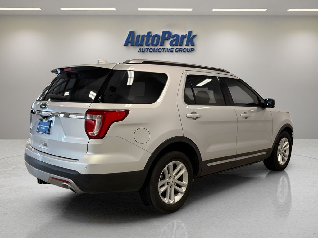 2017 Ford Explorer XLT - Photo 7