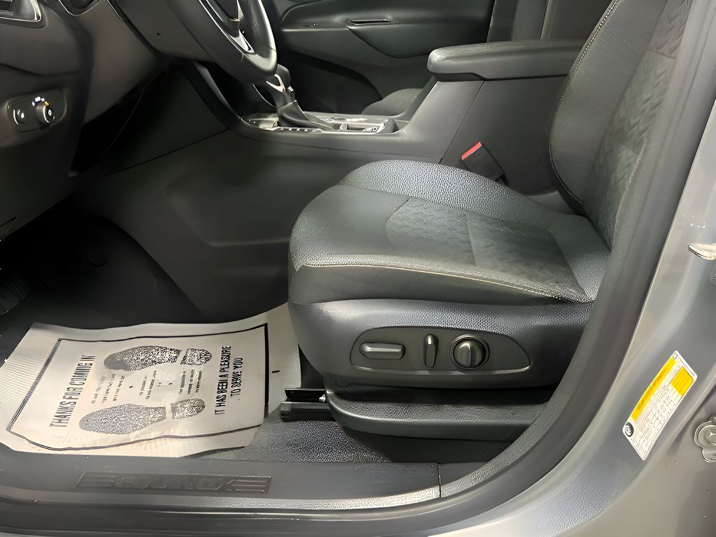 2024 Chevrolet Equinox LT - Photo 11