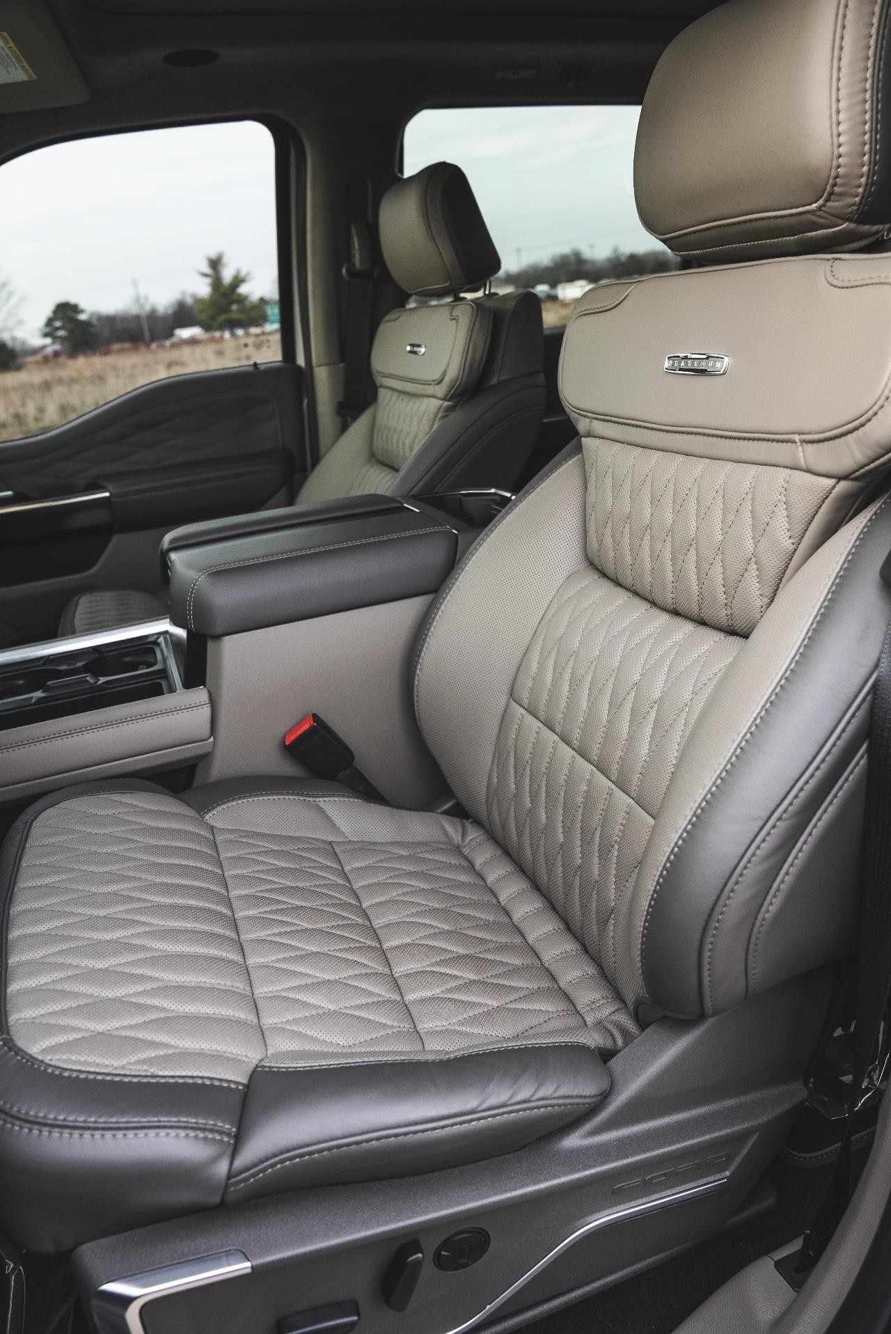 2026 Ford F-450 Super Duty Platinum - Photo 8
