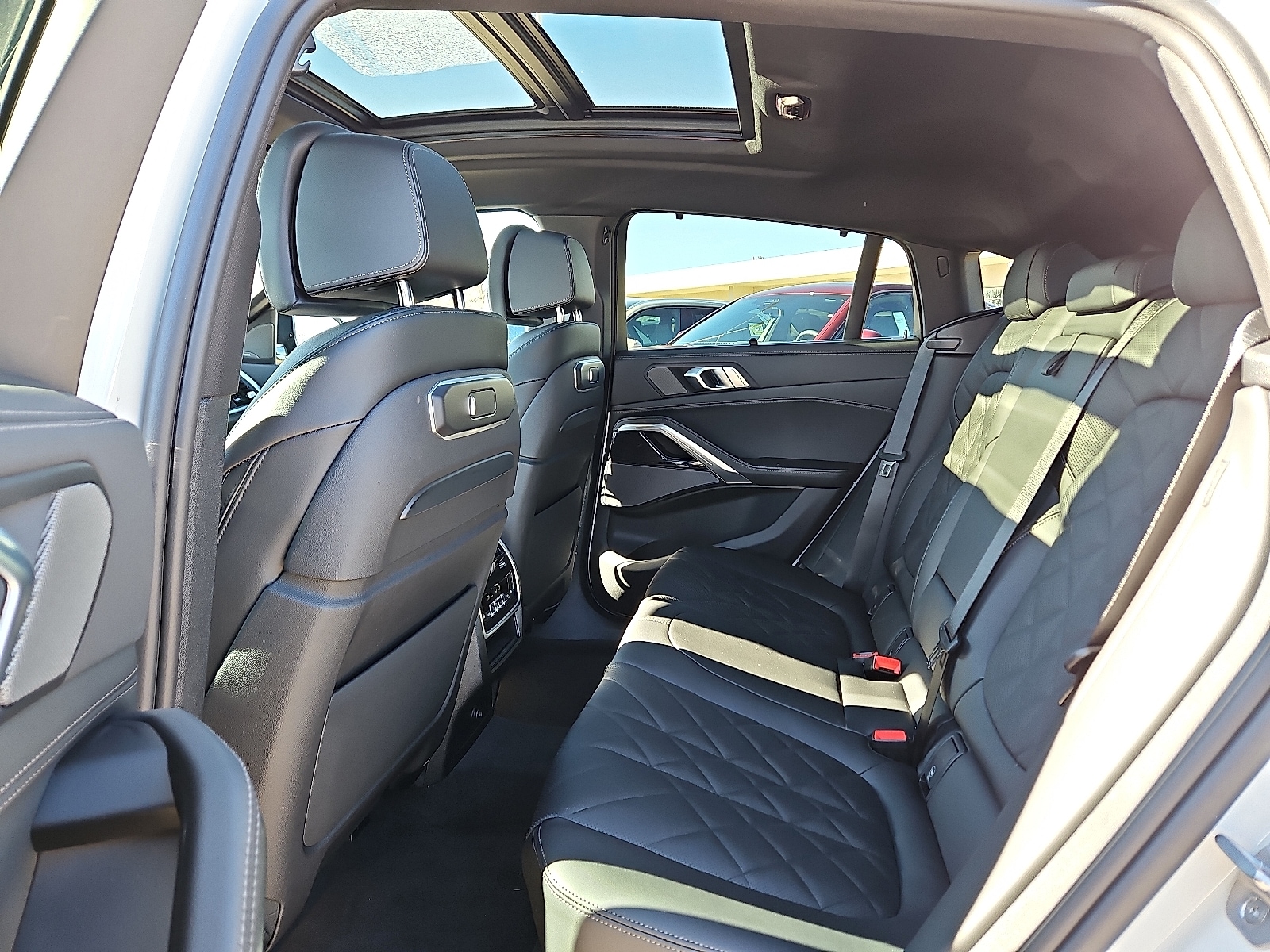 2026 BMW X6 M60i - Photo 10