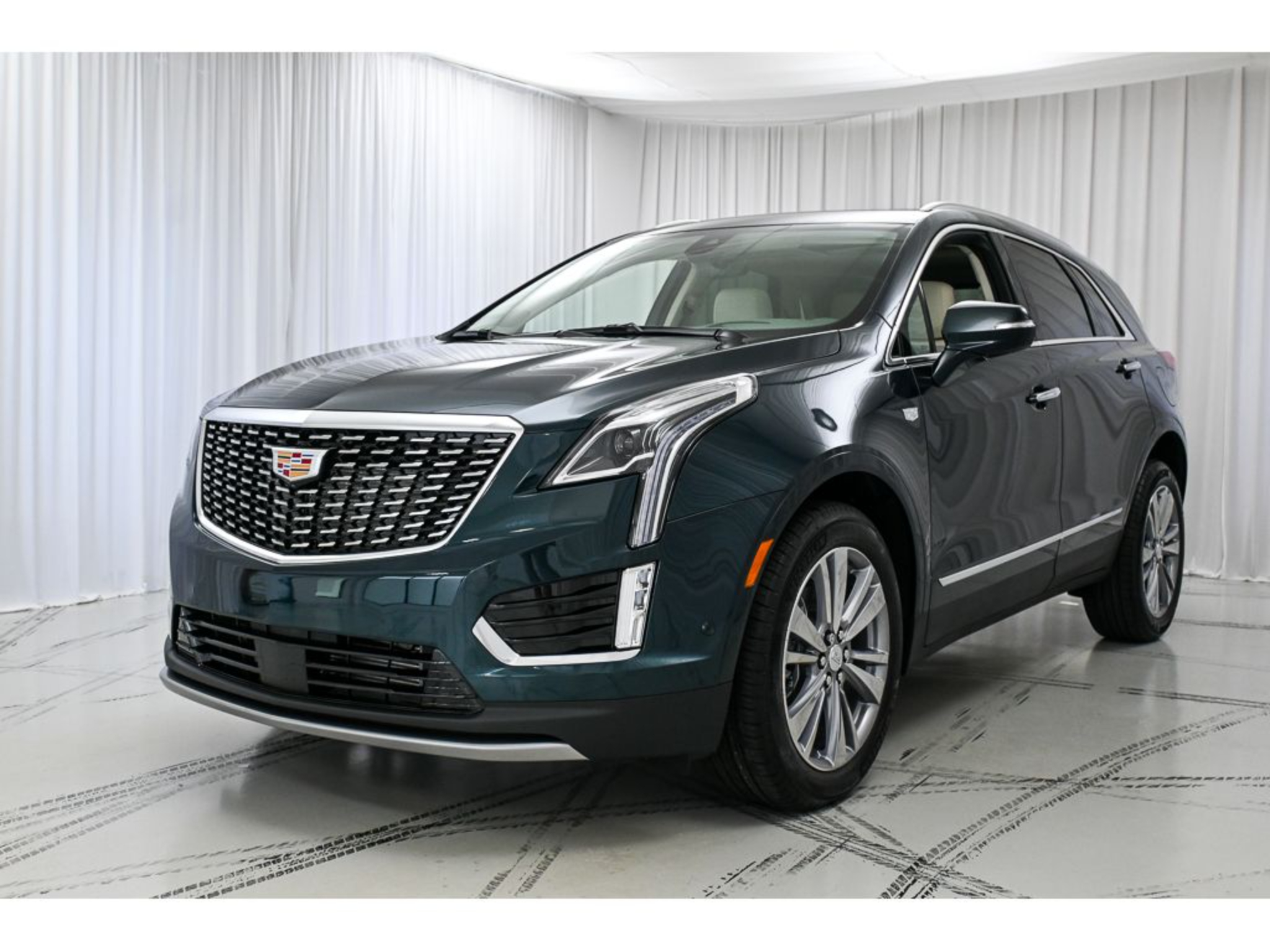New 2026 CADILLAC XT5 Premium Luxury SUV
