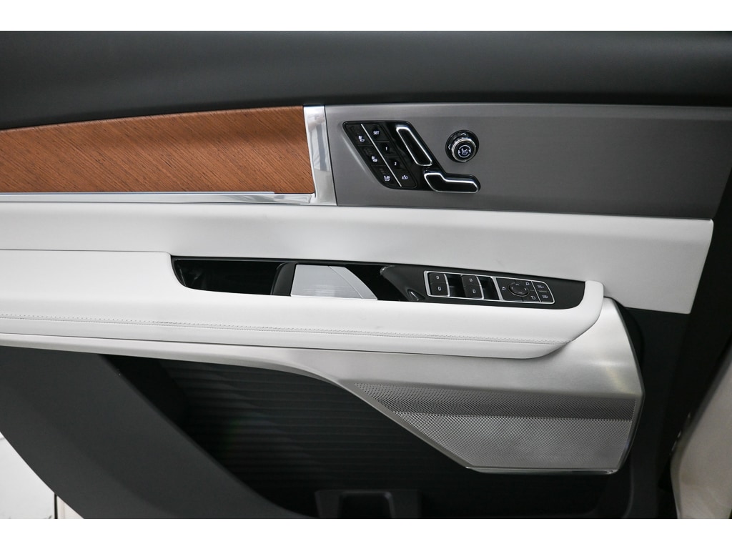 2027 Cadillac VISTIQ Sport - Photo 18