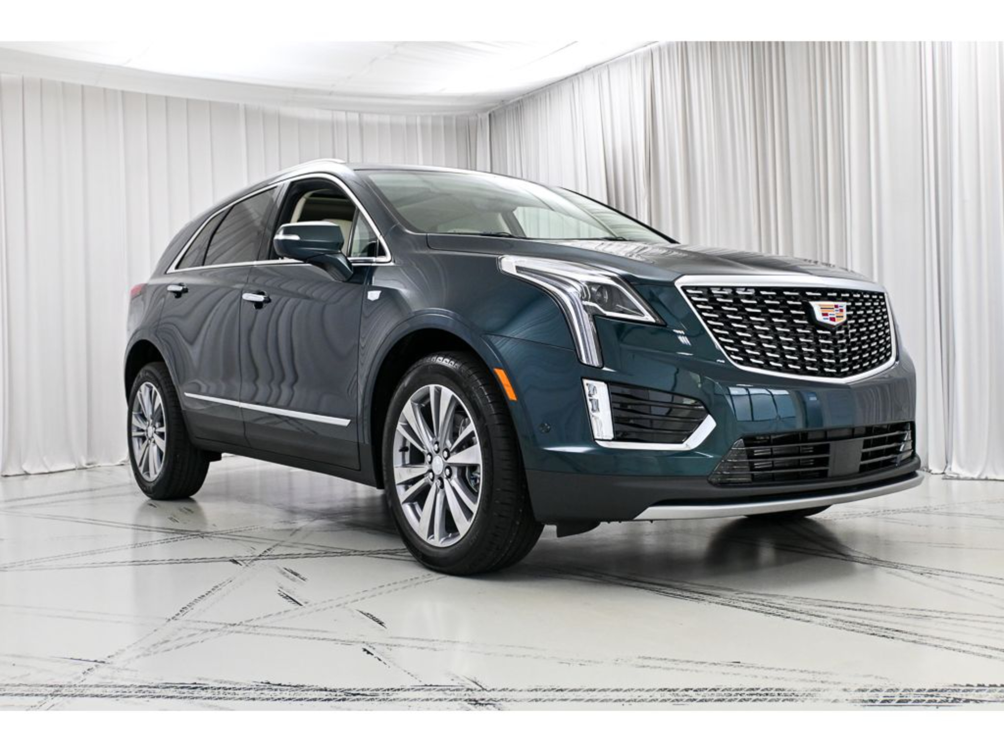 New 2026 CADILLAC XT5 Premium Luxury SUV