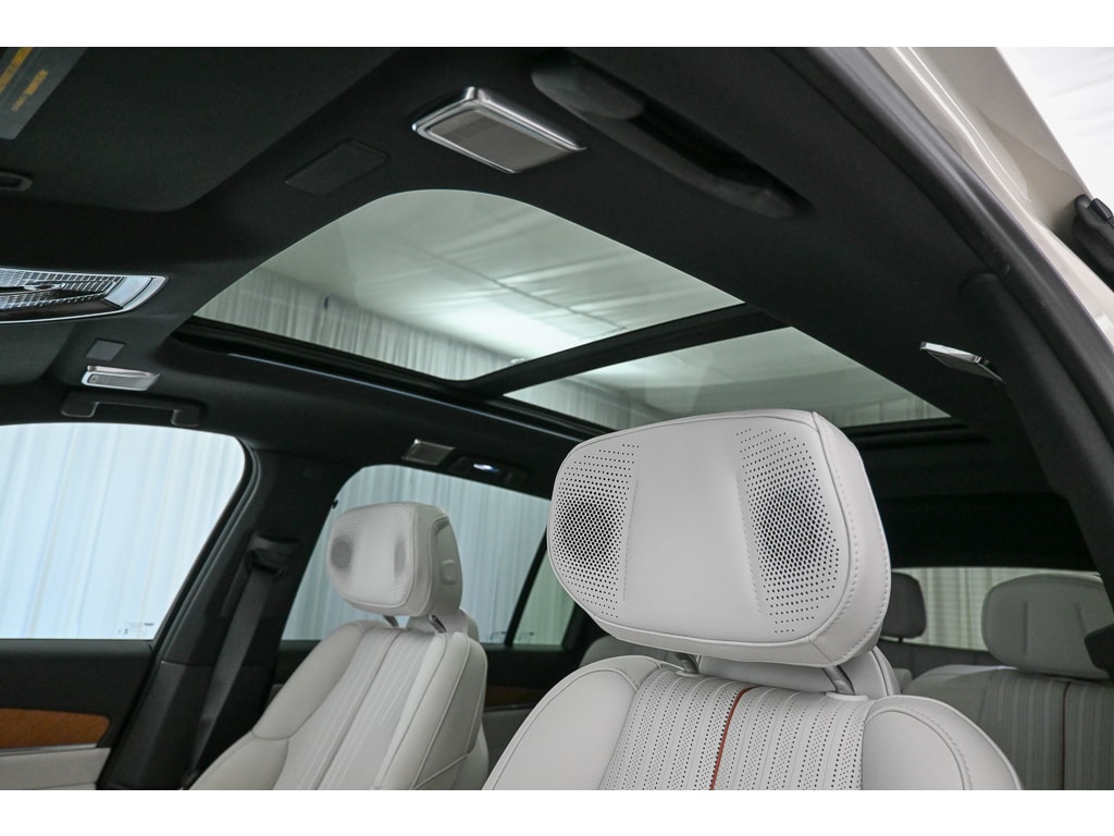 2027 Cadillac VISTIQ Sport - Photo 24