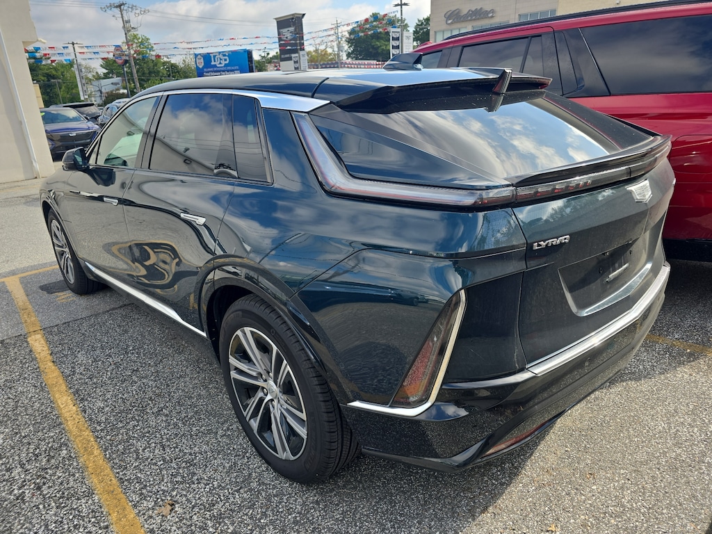 Used 2024 CADILLAC LYRIQ Luxury 2 SUV