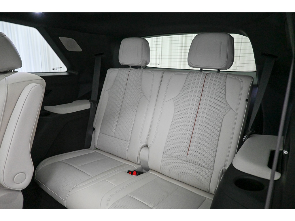 2027 Cadillac VISTIQ Sport - Photo 14