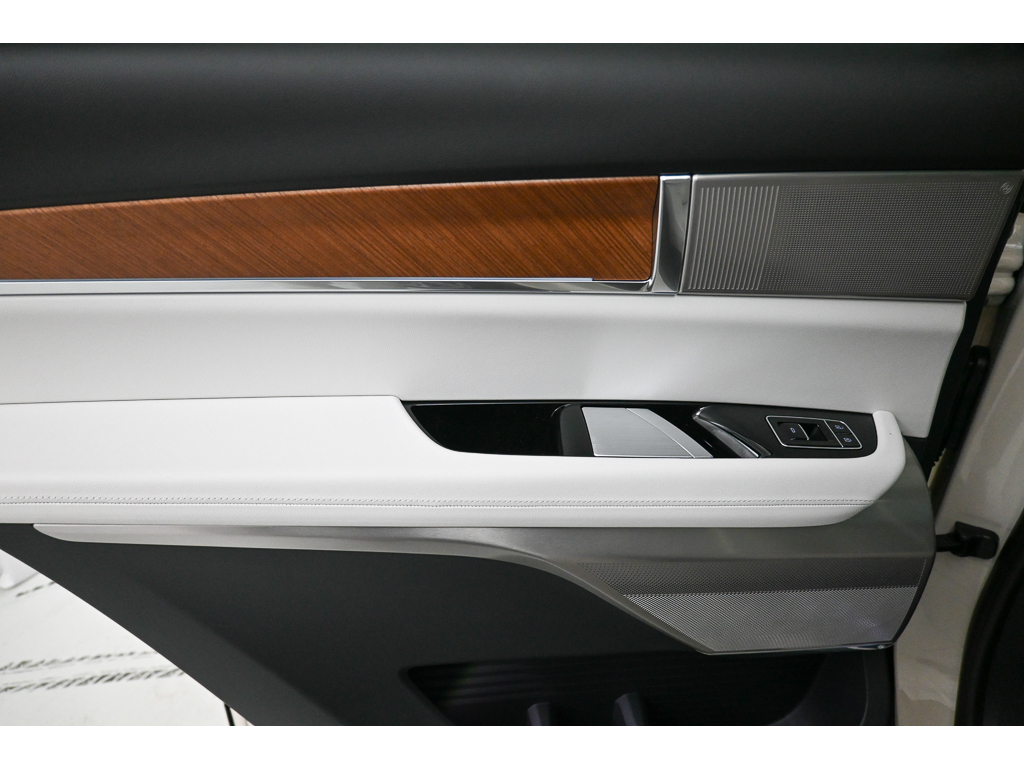 2027 Cadillac VISTIQ Sport - Photo 12