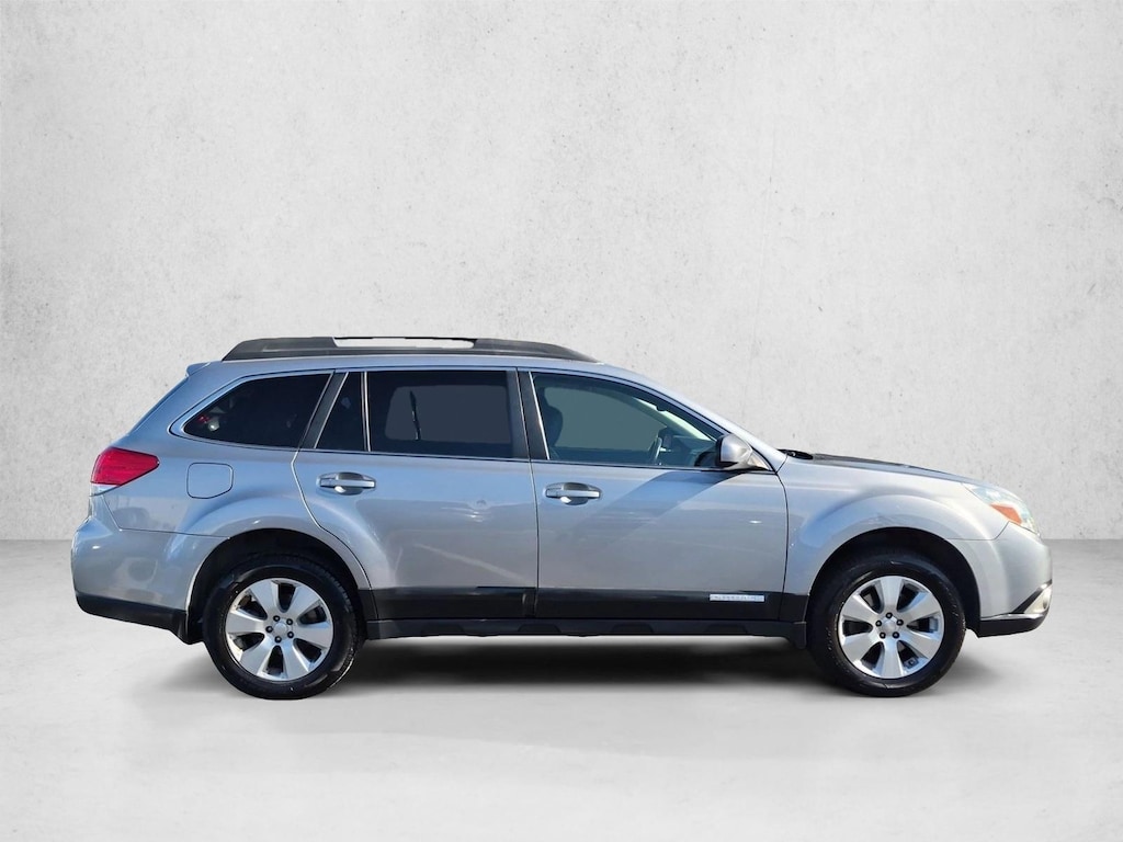 Used 2010 Subaru Outback Ltd Pwr Moon/Navigation SUV