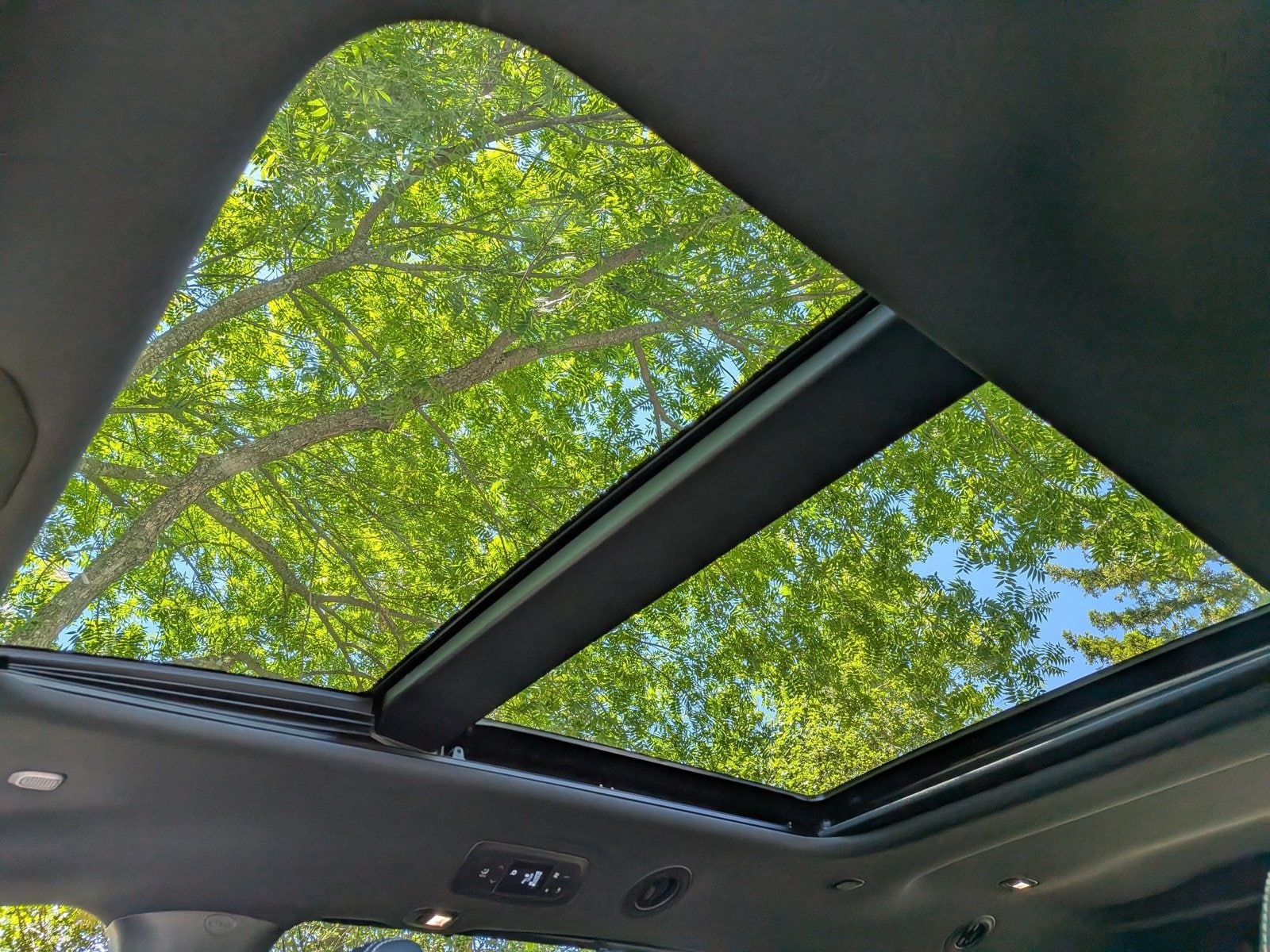 2026 Chrysler Pacifica Limited - Photo 15