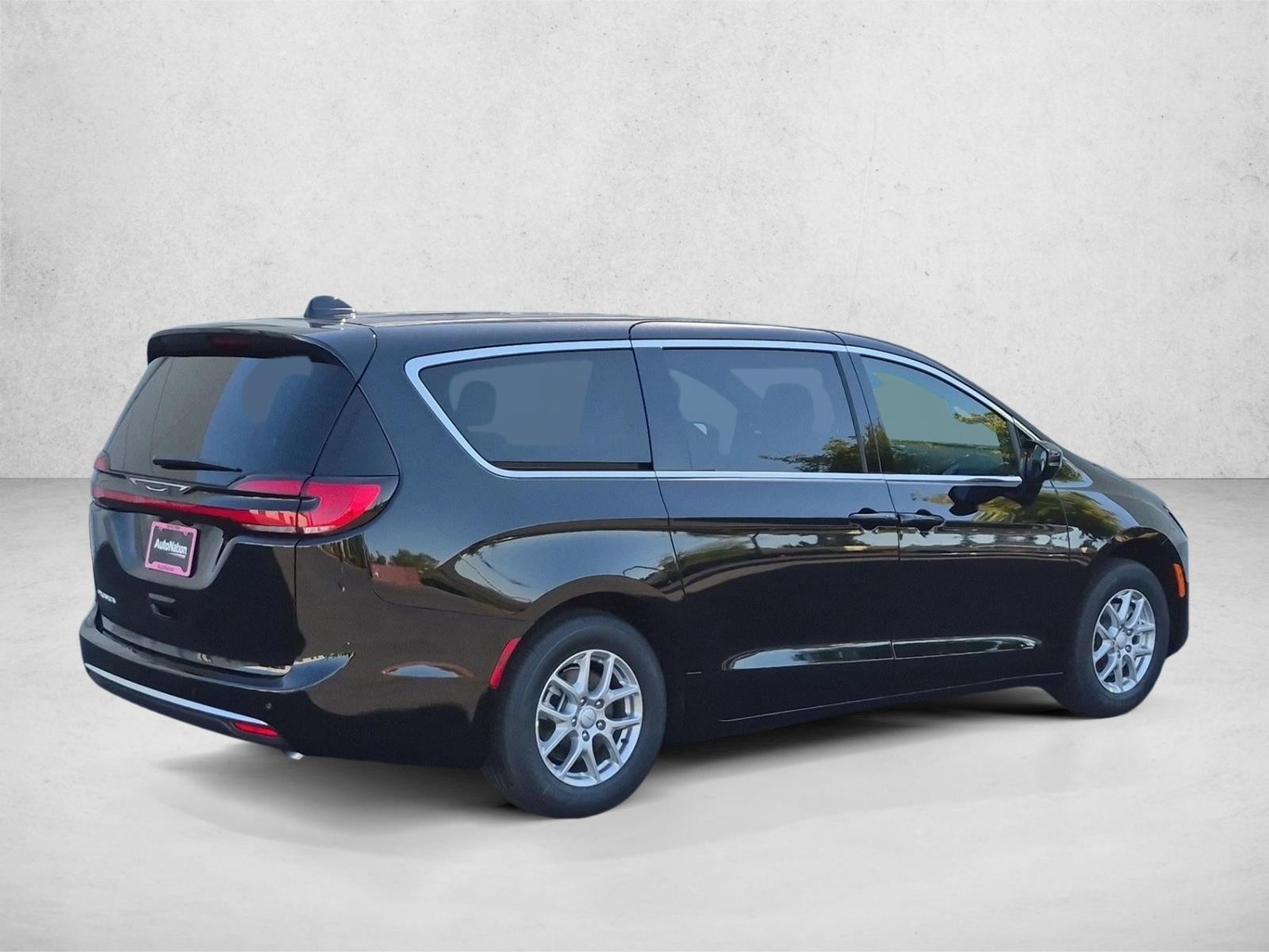 New 2027 Chrysler Pacifica Select Van Passenger Van