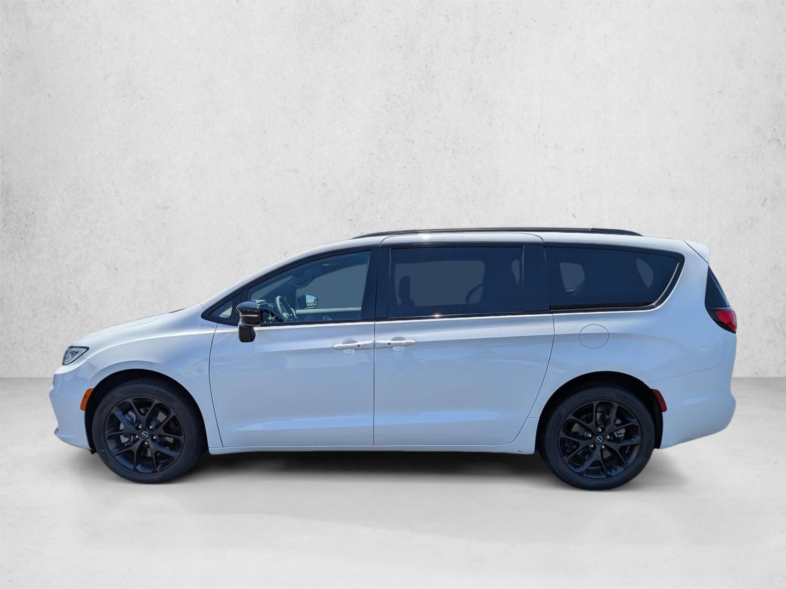 2026 Chrysler Pacifica Limited - Photo 9