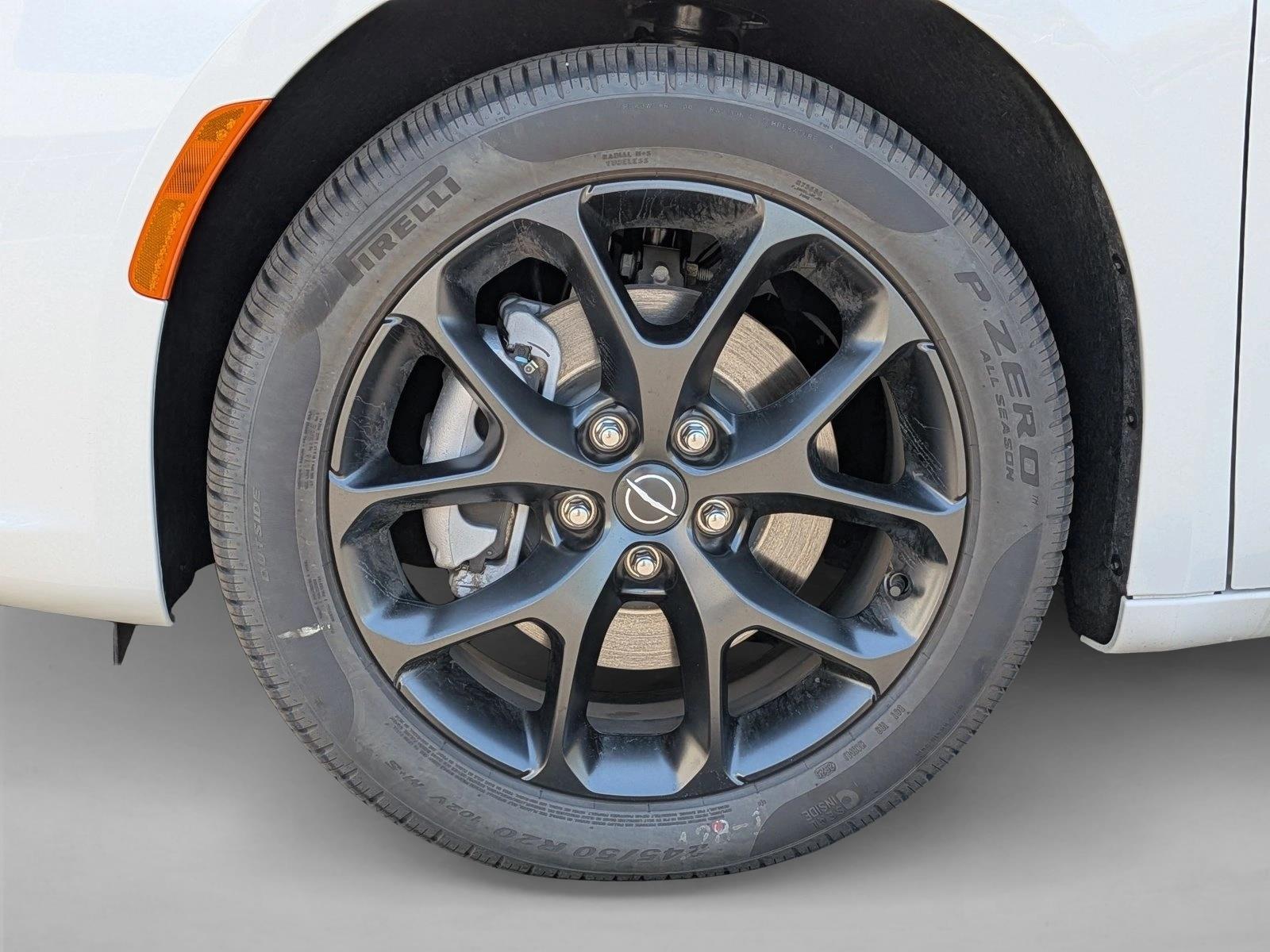 2026 Chrysler Pacifica Limited - Photo 10