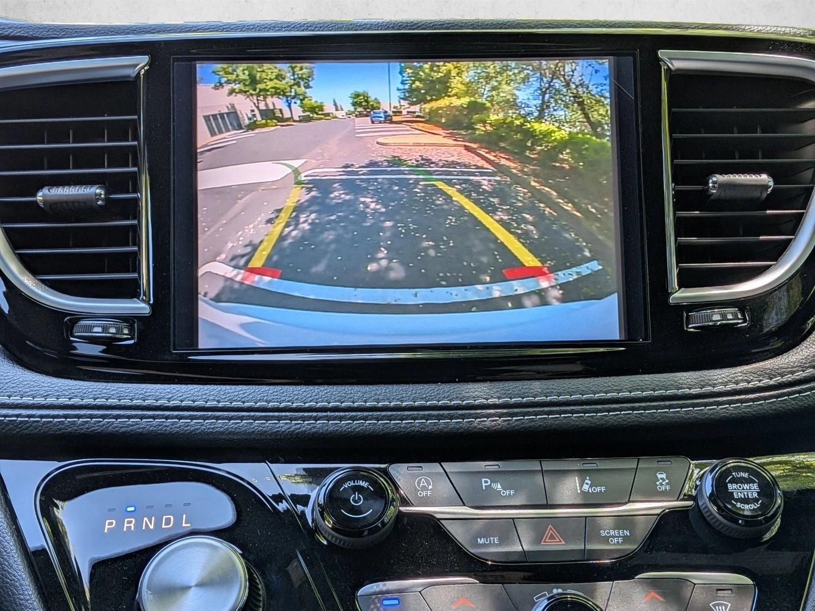 2026 Chrysler Pacifica Limited - Photo 14