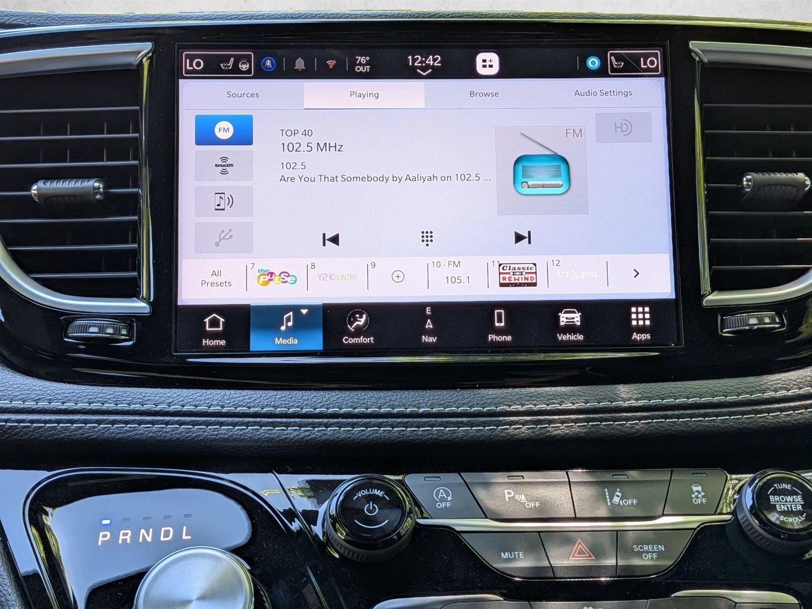 2026 Chrysler Pacifica Limited - Photo 12