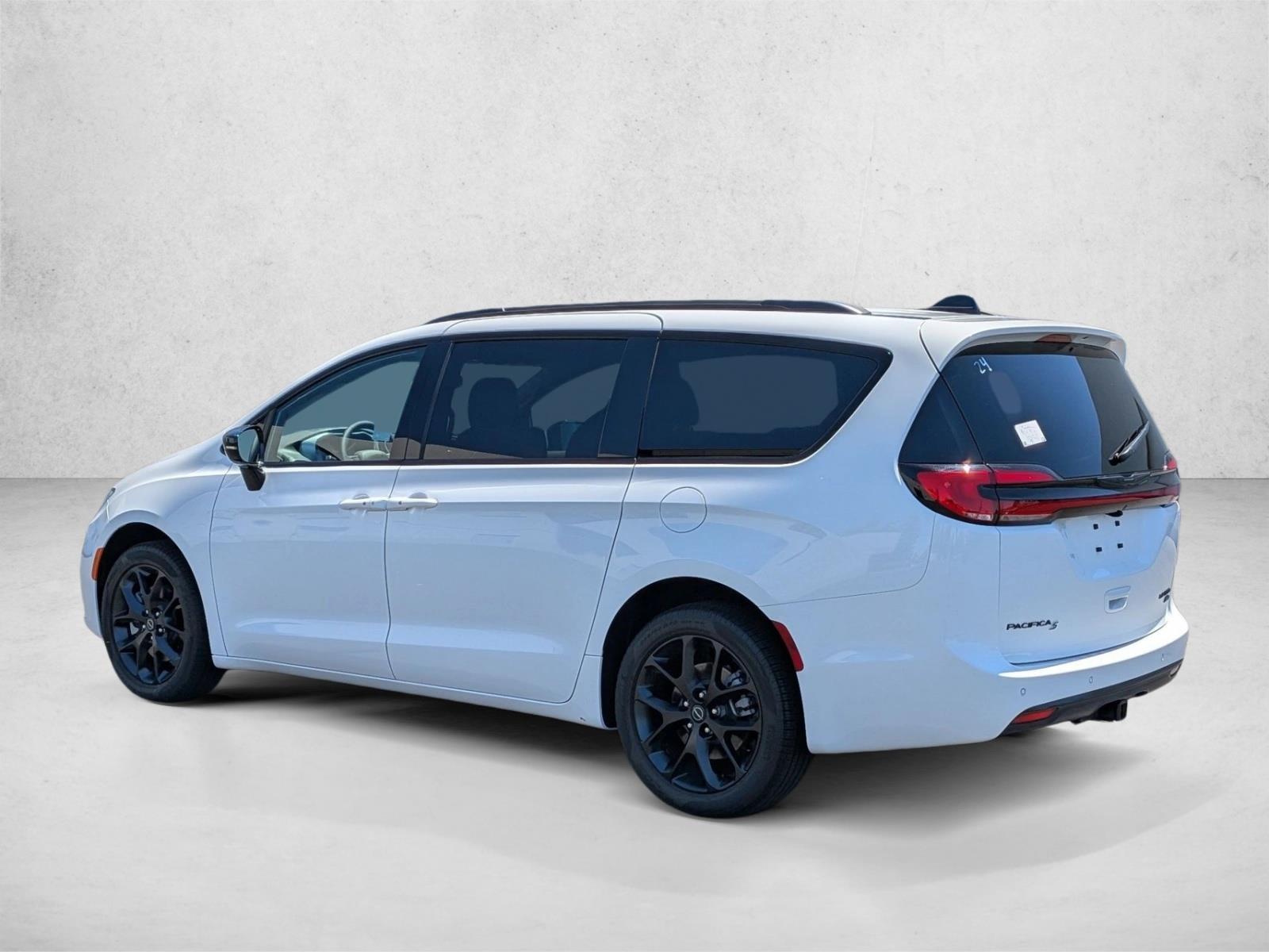 2026 Chrysler Pacifica Limited - Photo 8