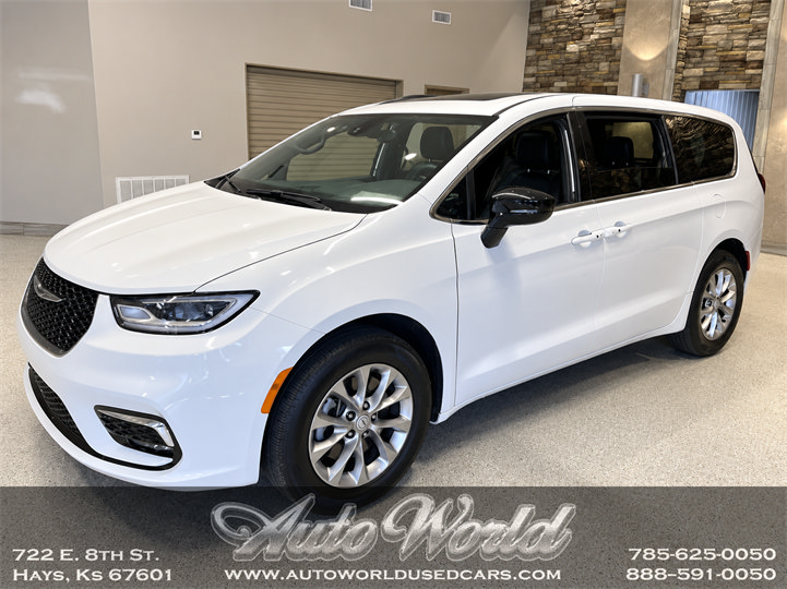 Used 2026 Chrysler Pacifica Limited Van Passenger Van