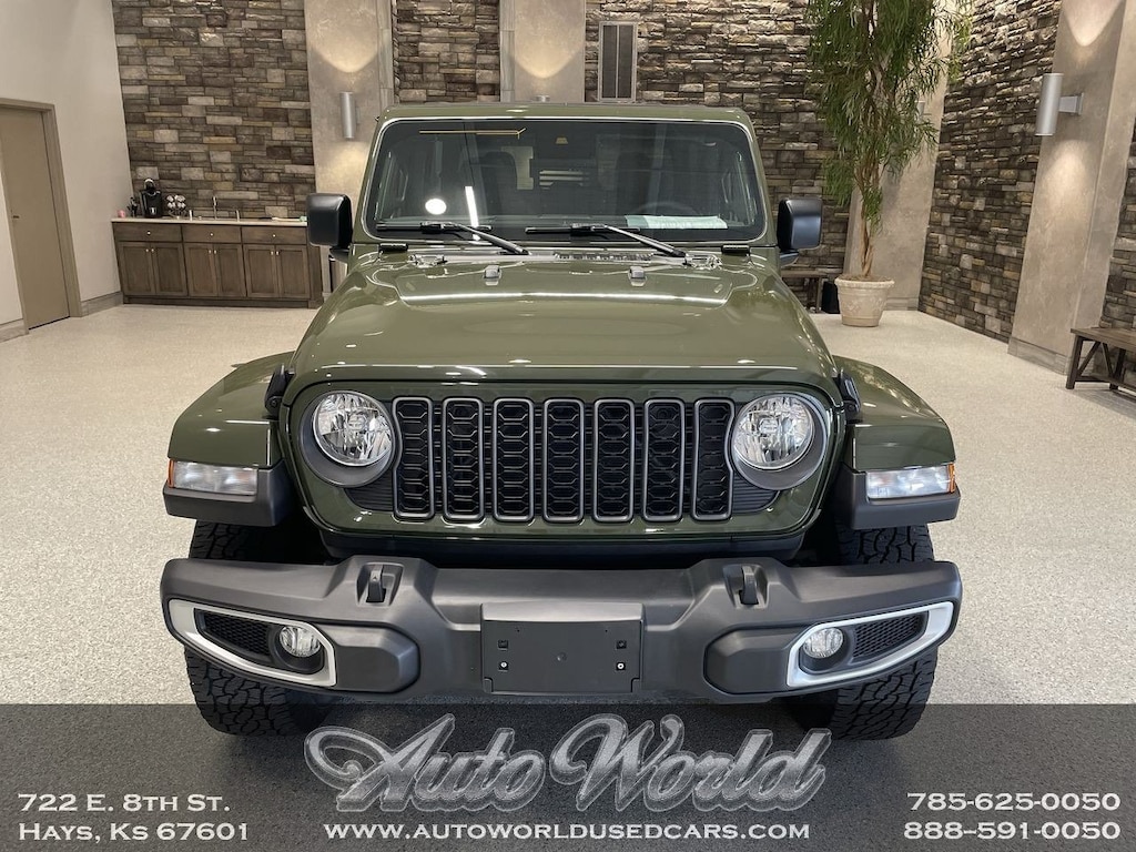 Used 2024 Jeep Gladiator Sport Truck Crew Cab