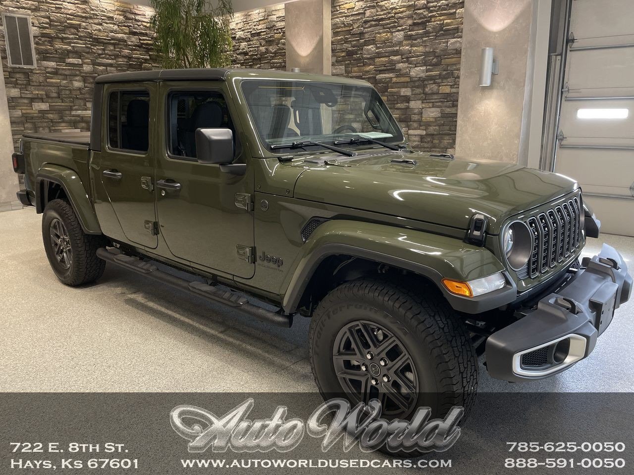 Used 2024 Jeep Gladiator Sport Truck Crew Cab