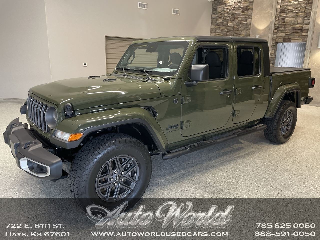 Used 2024 Jeep Gladiator Sport Truck Crew Cab