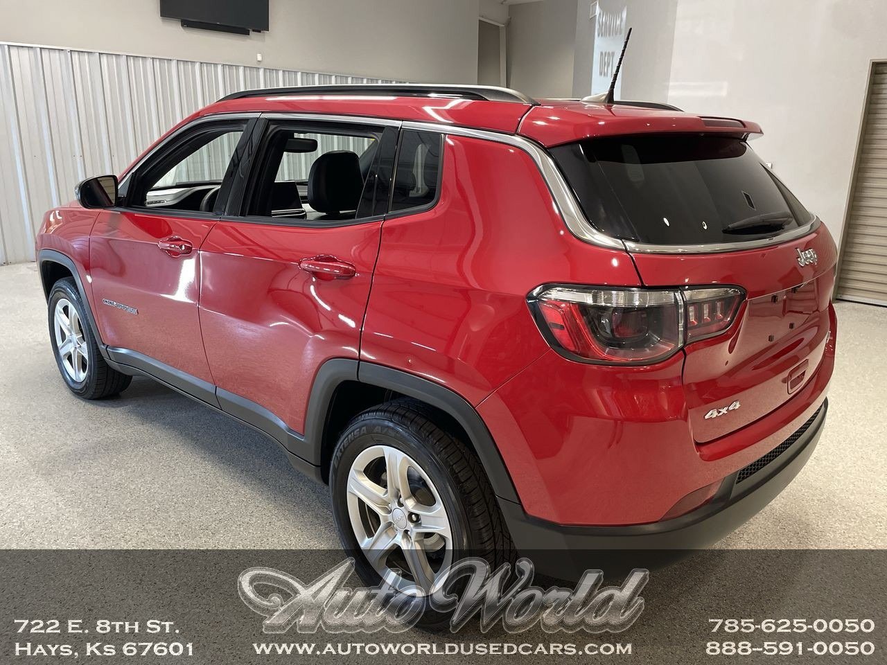Used 2023 Jeep Compass Latitude SUV