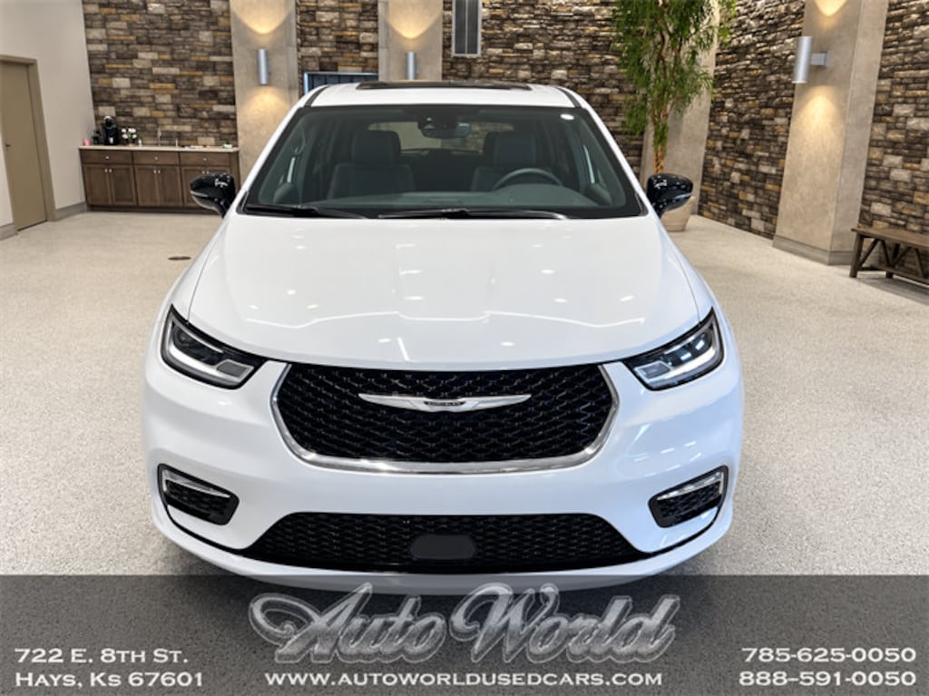 Used 2026 Chrysler Pacifica Limited Van Passenger Van