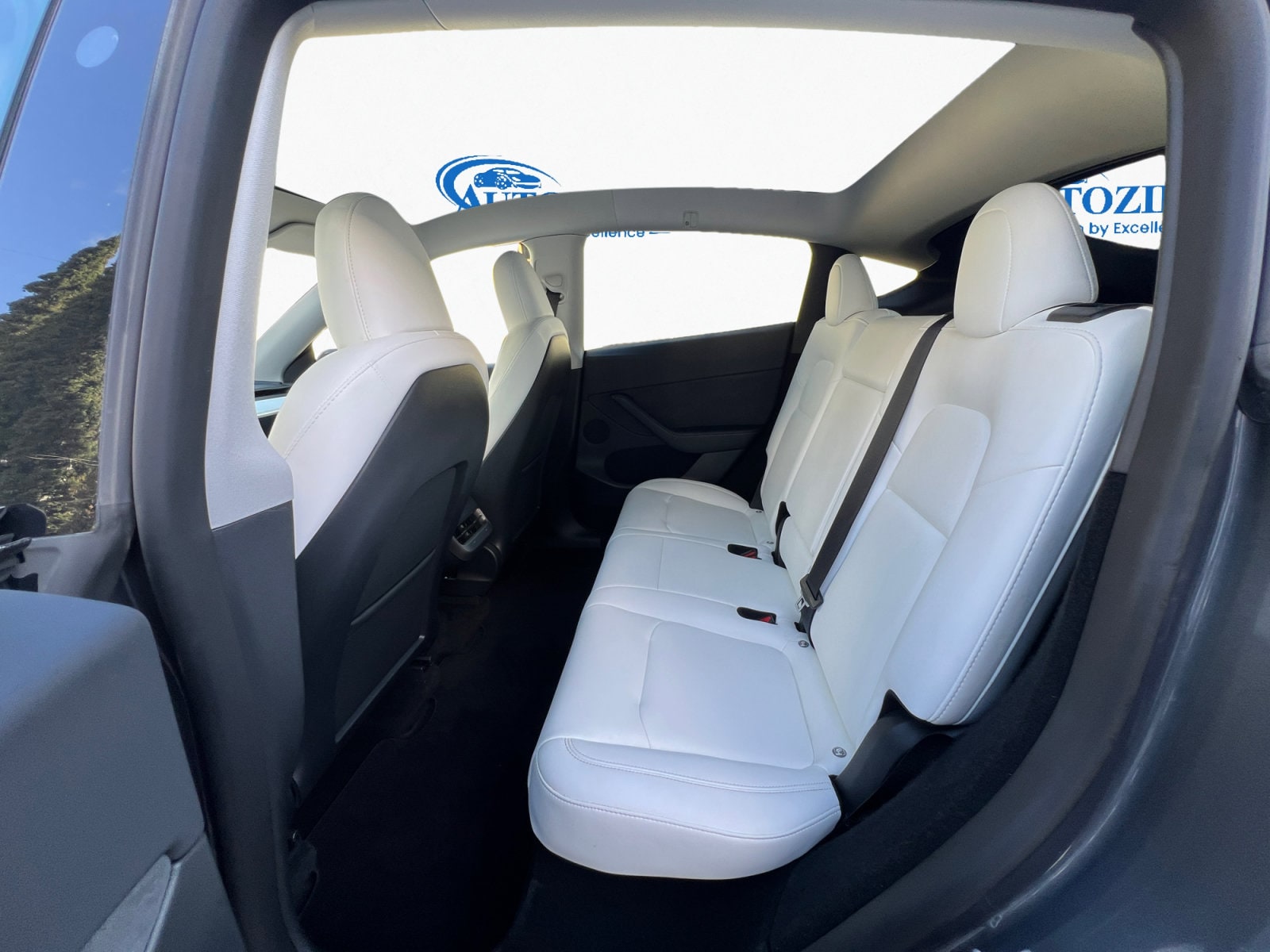 2023 Tesla Model Y Long Range - Photo 10