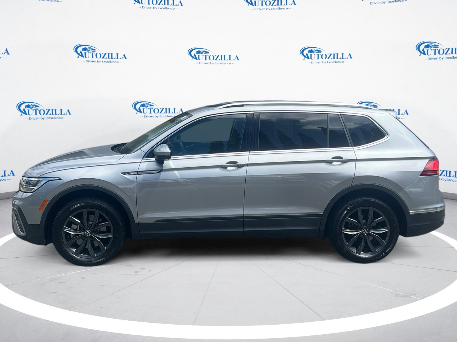 Used 2023 Volkswagen Tiguan SE 2.0T SE FWD
