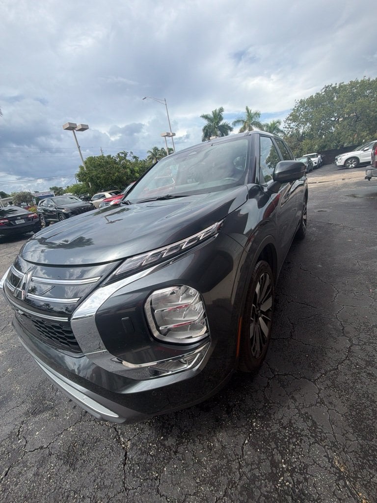 2025 Mitsubishi Outlander SE