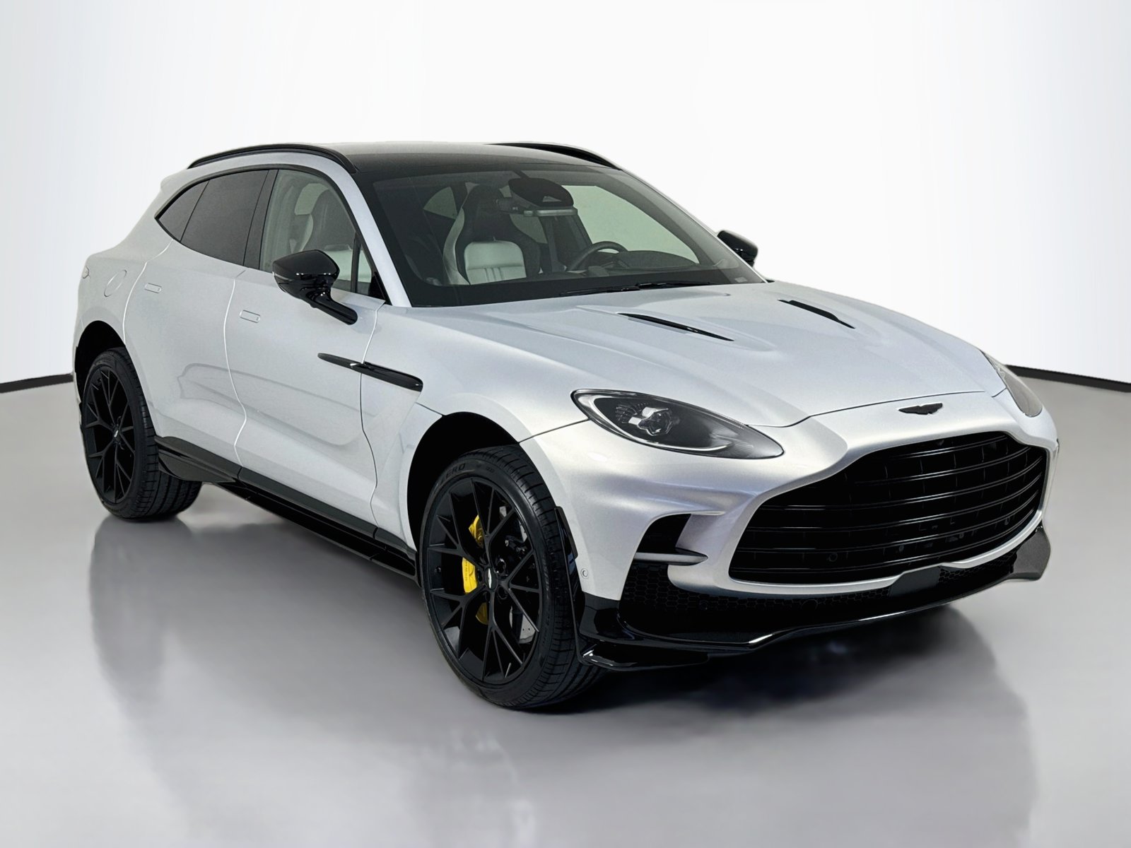  Aston Martin DBX