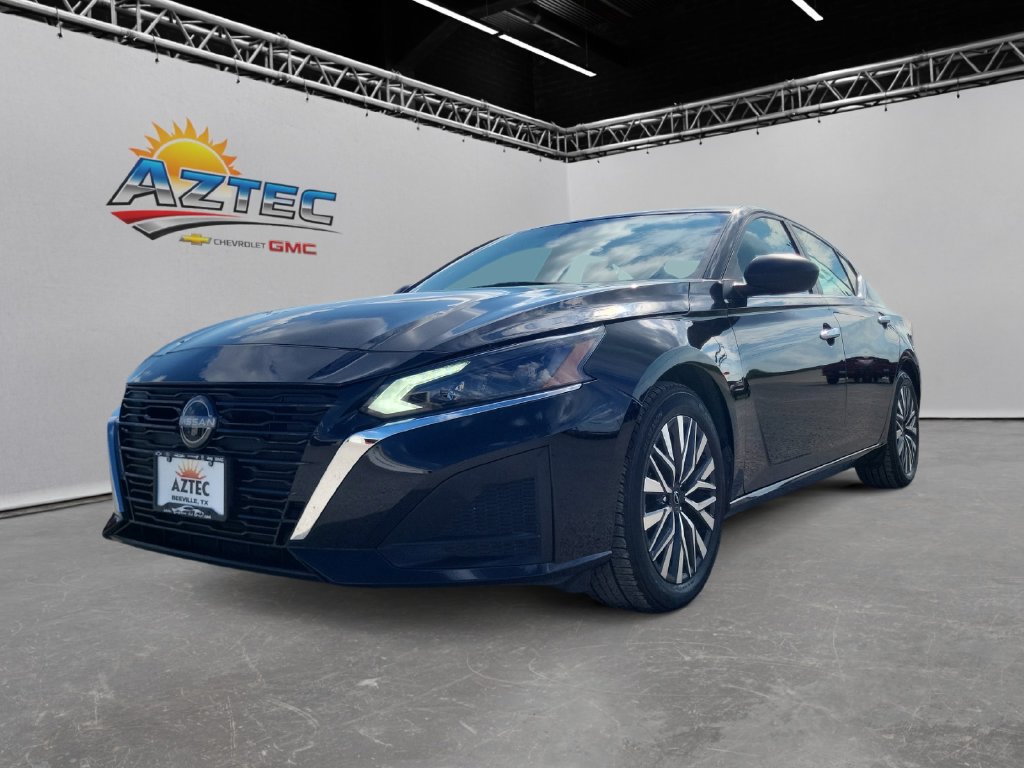 Used 2024 Nissan Altima 2.5 SV Sedan