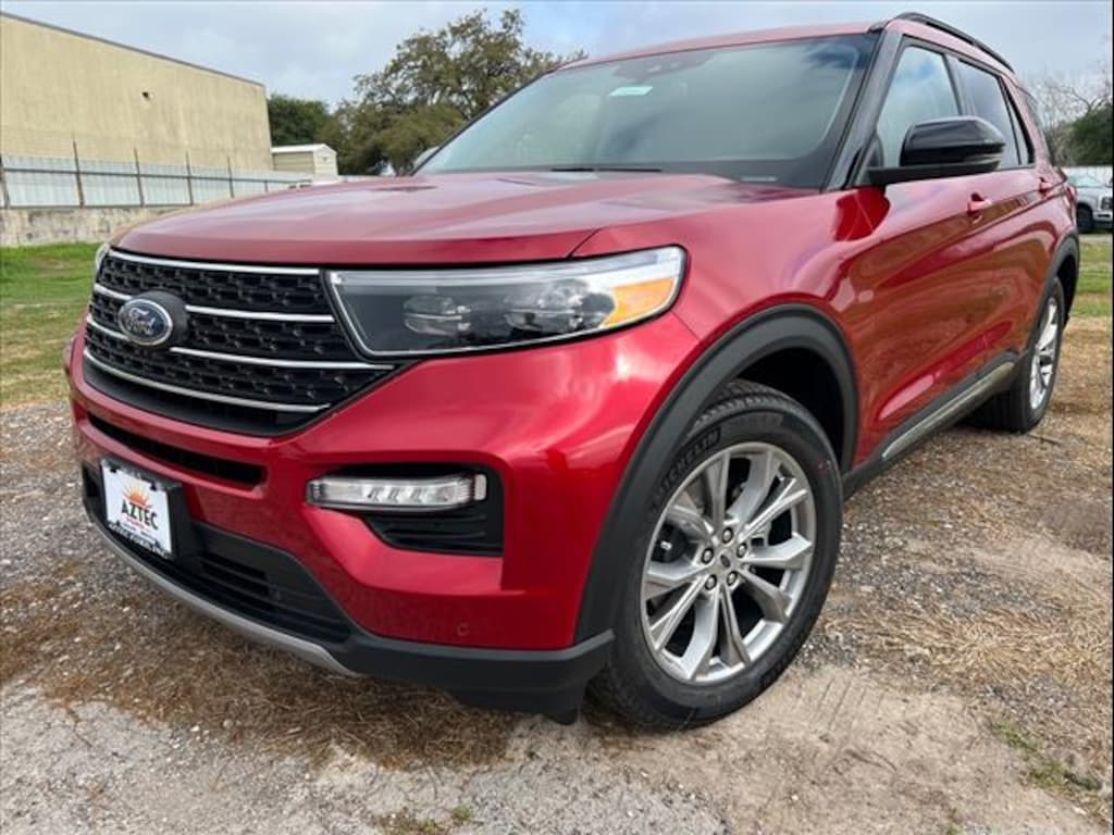 New 2024 Ford Explorer XLT SUV