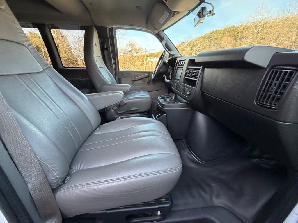 2019 Chevrolet Express Passenger LS - Photo 19