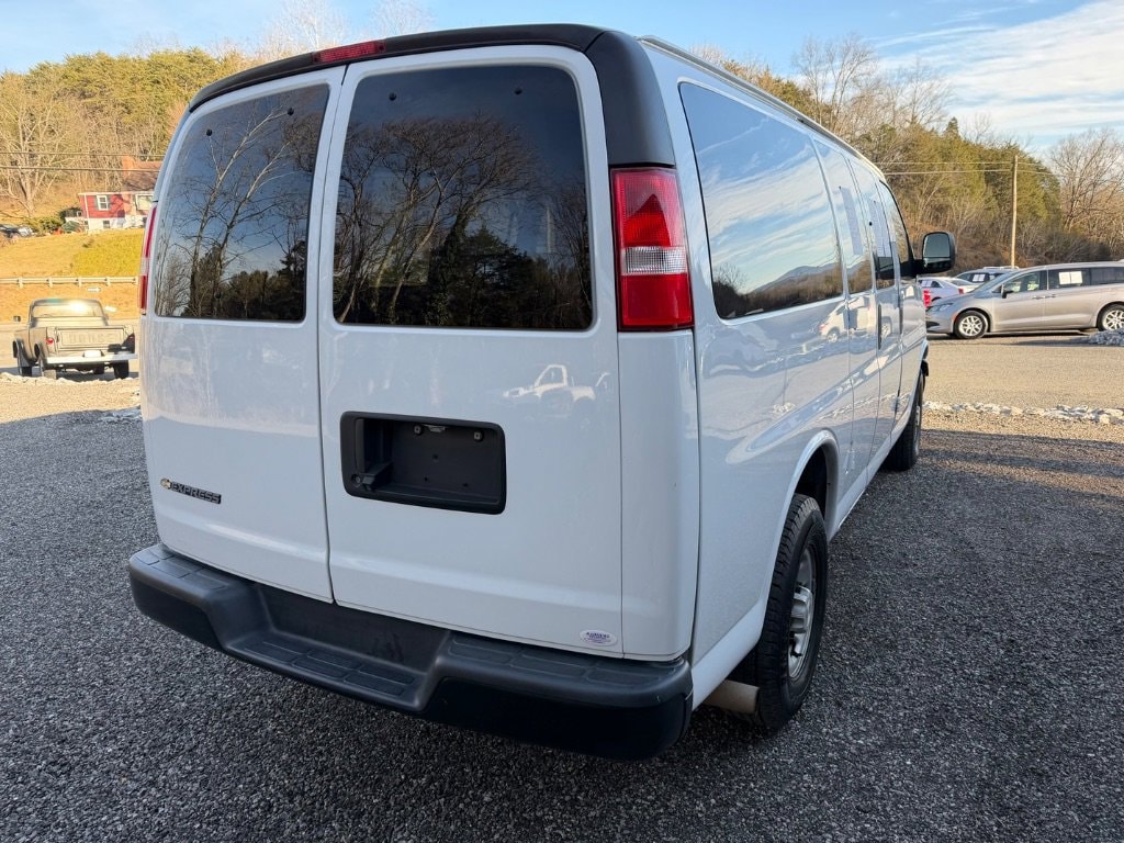 2019 Chevrolet Express Passenger LS - Photo 5