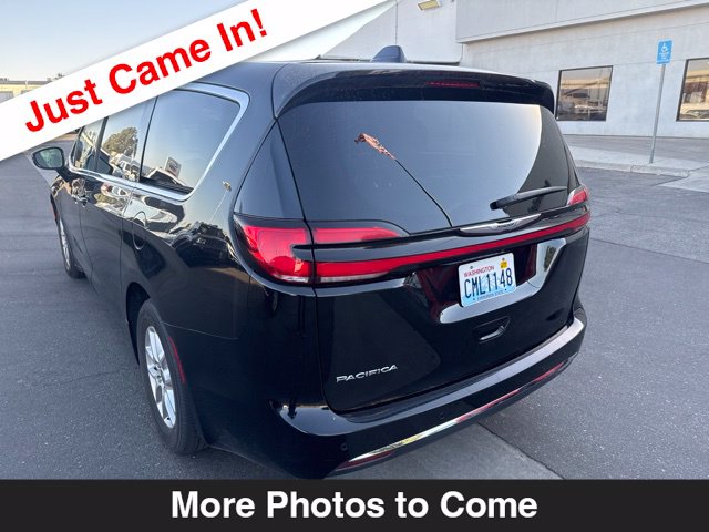 Used 2024 Chrysler Pacifica Touring L Minivan/Van