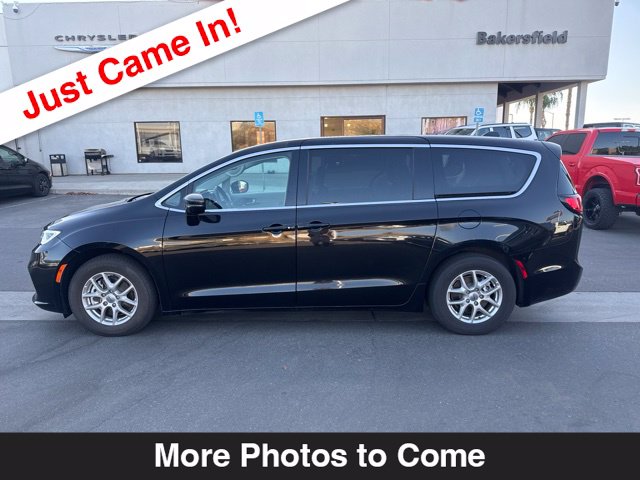 Used 2024 Chrysler Pacifica Touring L Minivan/Van